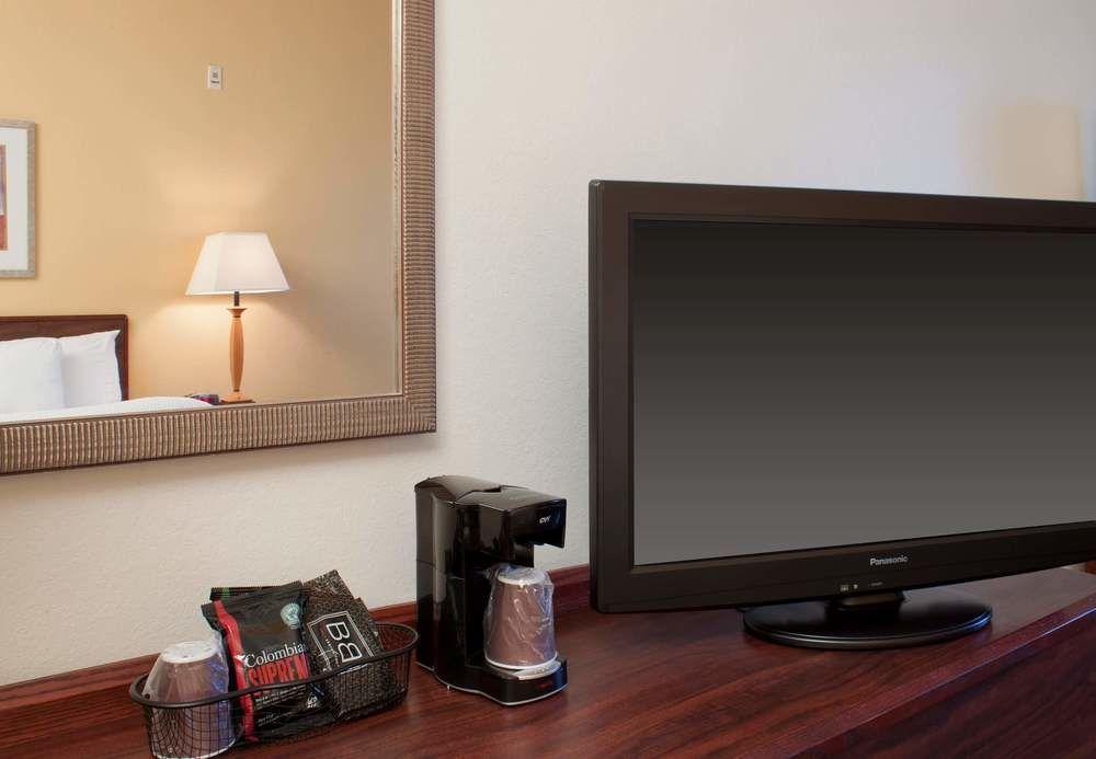 Comfort Inn & Suites Liverpool - Syracuse Bagian luar foto