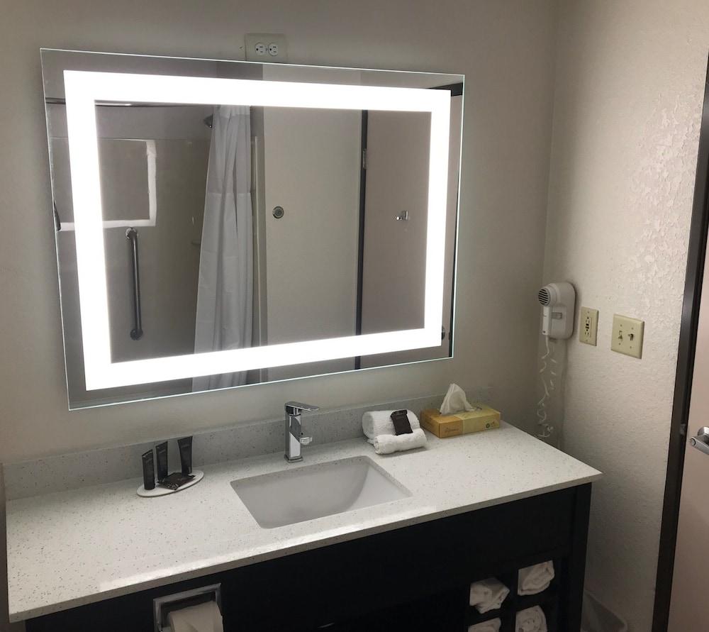 Comfort Inn & Suites Liverpool - Syracuse Bagian luar foto