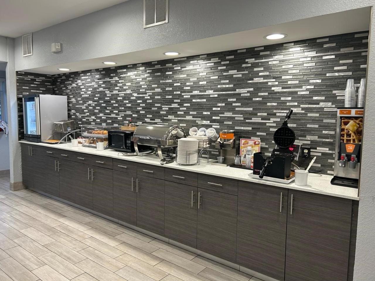 Comfort Inn & Suites Liverpool - Syracuse Bagian luar foto